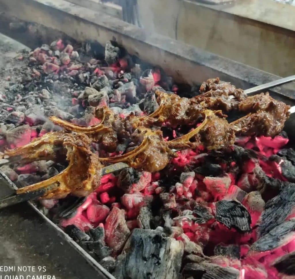 رستوران فرهام در آتشکده فیروزآباد