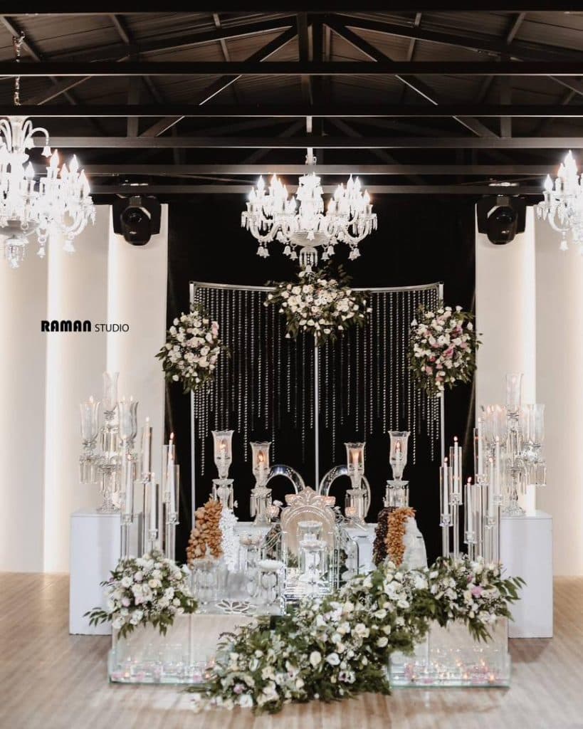 باغ تالار ققنوس گیلان در شفت