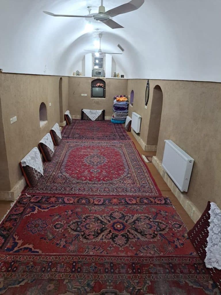 اقامتگاه بومگردی ترنج در طبس