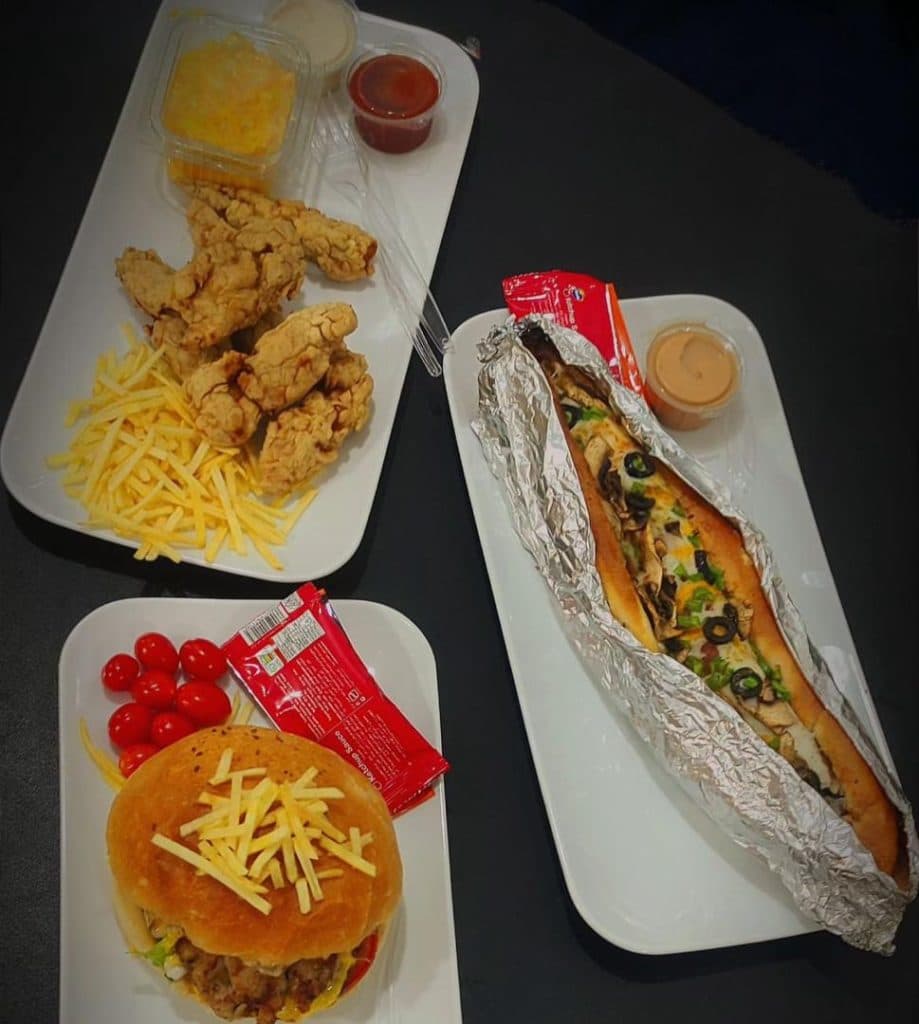 فست فود باغ شب در نی ریز