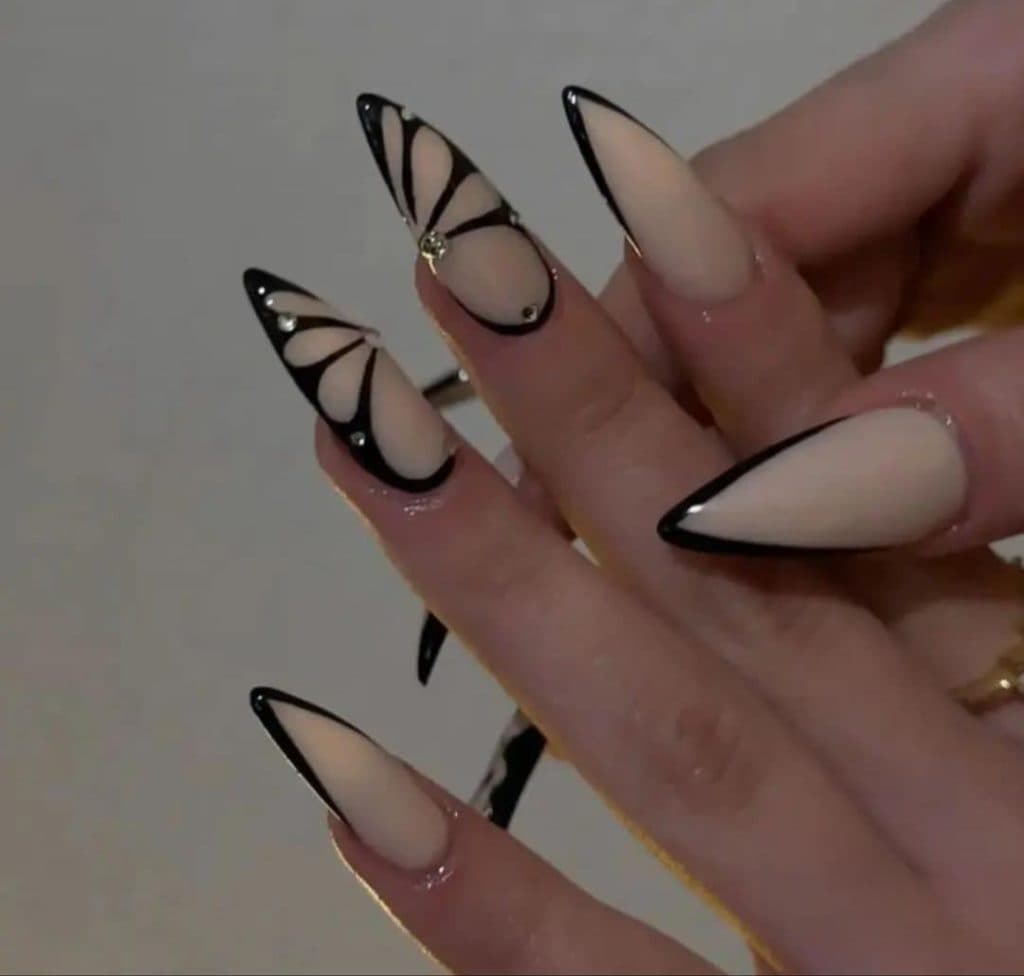 خدمات کاشت ناخن فریبا بیگی در شهرک پردیس ارومیه