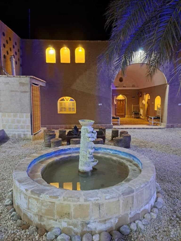 اقامتگاه بومگردی ترنج در طبس