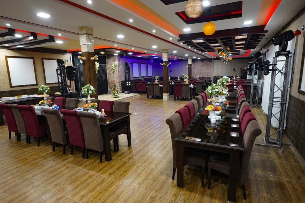 باغ تالار ققنوس گیلان در شفت