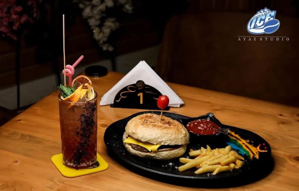 کافه آیس در آبادان