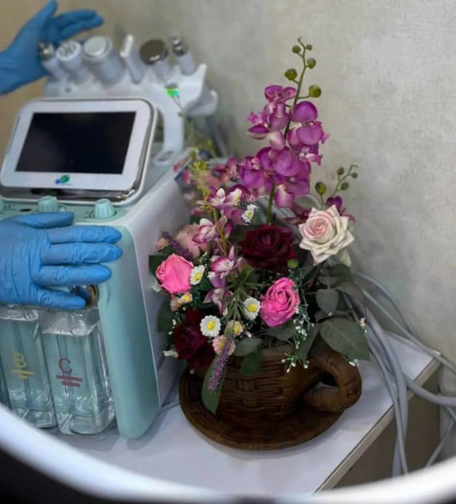 سالن پاکسازی پوست و فیشیال vip چهره به چهره در شهرکرد