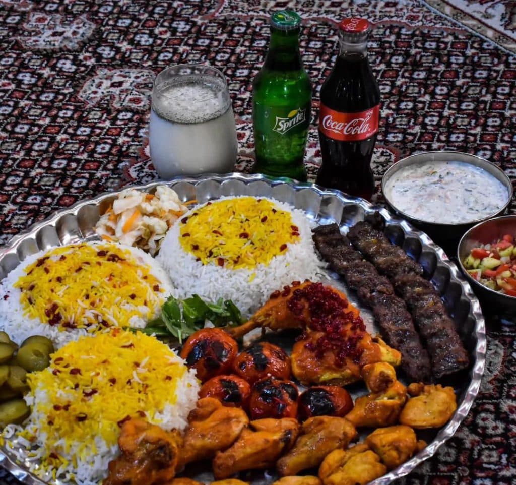 کافه رستوران آرش در دشت ارژن شیراز