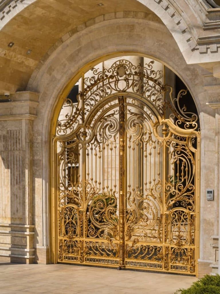 طراحی و اجرای درب ویلایی و نرده قوس دار شیراز فورج در قائمیه