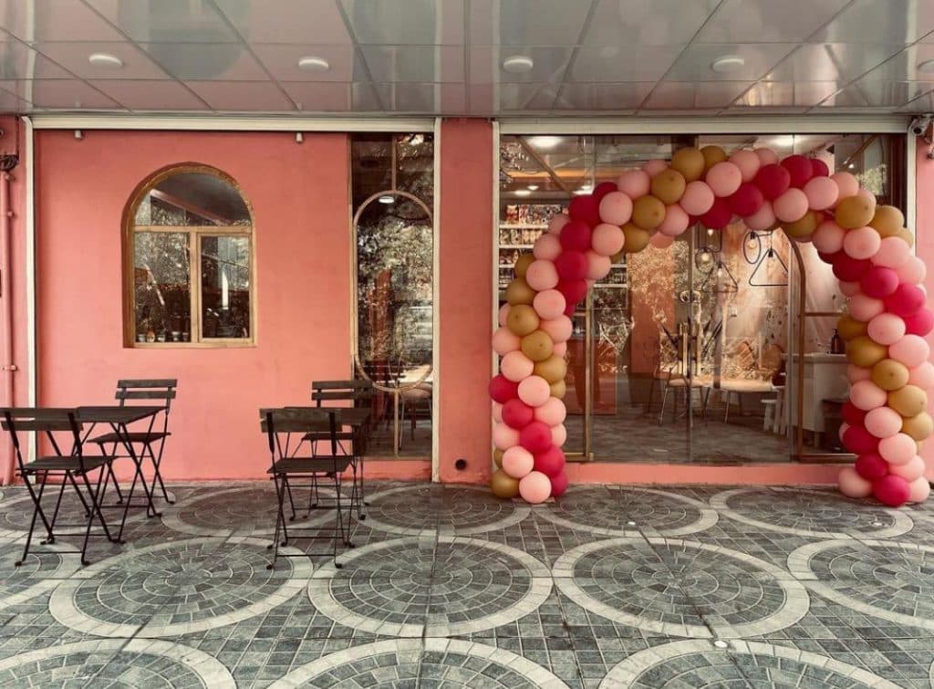 کافه کیک صورتی گچساران