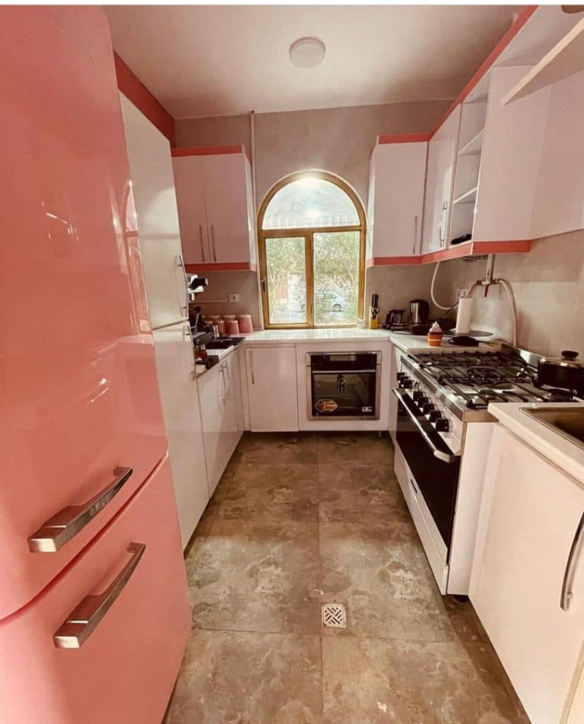 کافه کیک صورتی گچساران