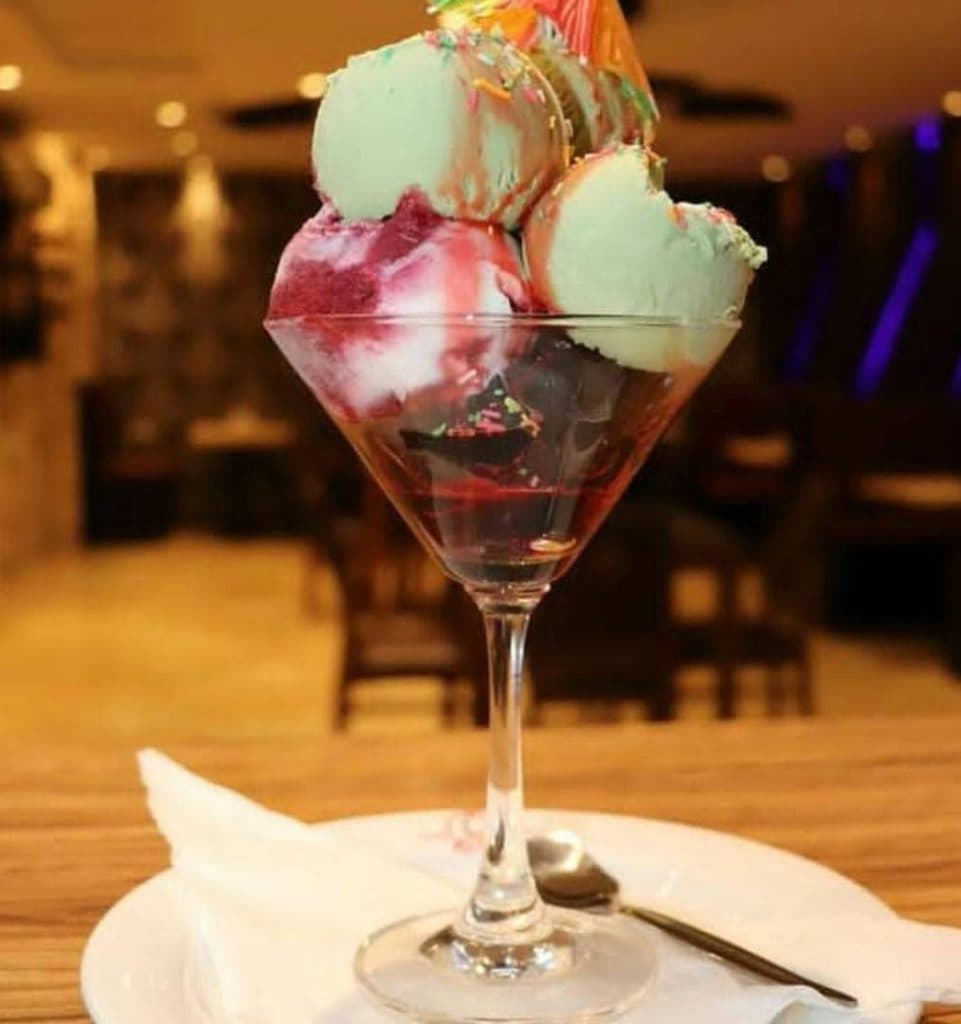 کافه رستوران رز در سربندر