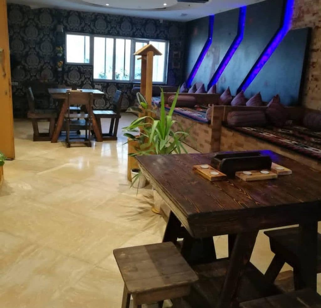 کافه رستوران رز در سربندر