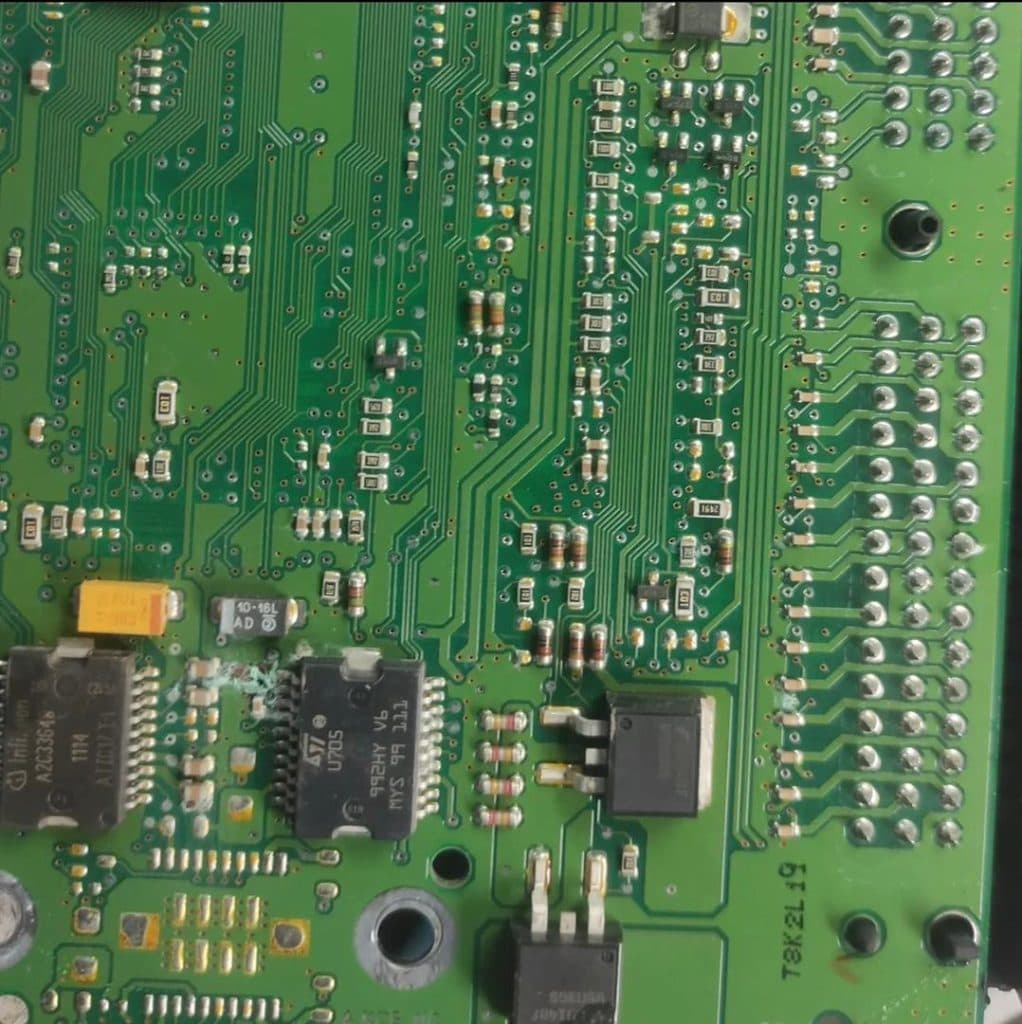 تعمیرات و نصب سخت افزاری و نرم افزاری ایسیو خودرو گردهانی در ایرانشهر