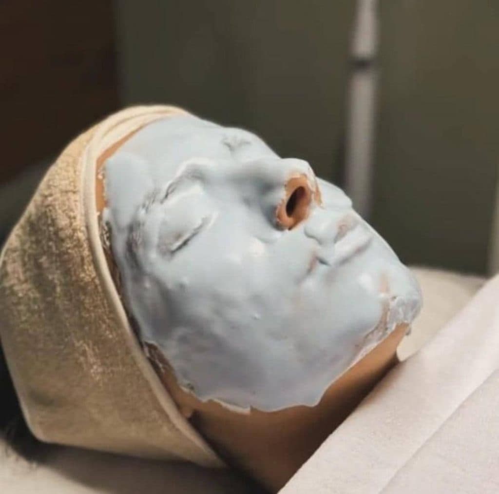 خدمات تخصصی فشیال و پاکسازی پوست صدیقه خیرمند در رفسنجان