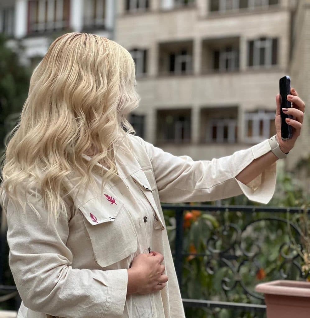 آموزش و خدمات تخصصی رنگ و لایت مو مبینا قاسمی در فرشته تهران