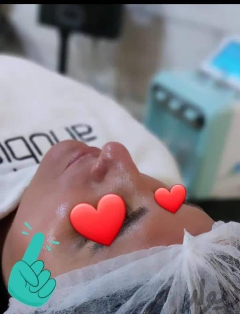 سالن پاکسازی پوست و فیشیال vip چهره به چهره در شهرکرد