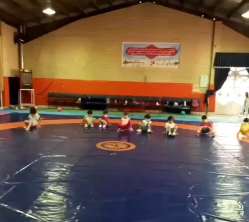 مربی بازی ورزش کودکان محیا ورمزیاری در همدان