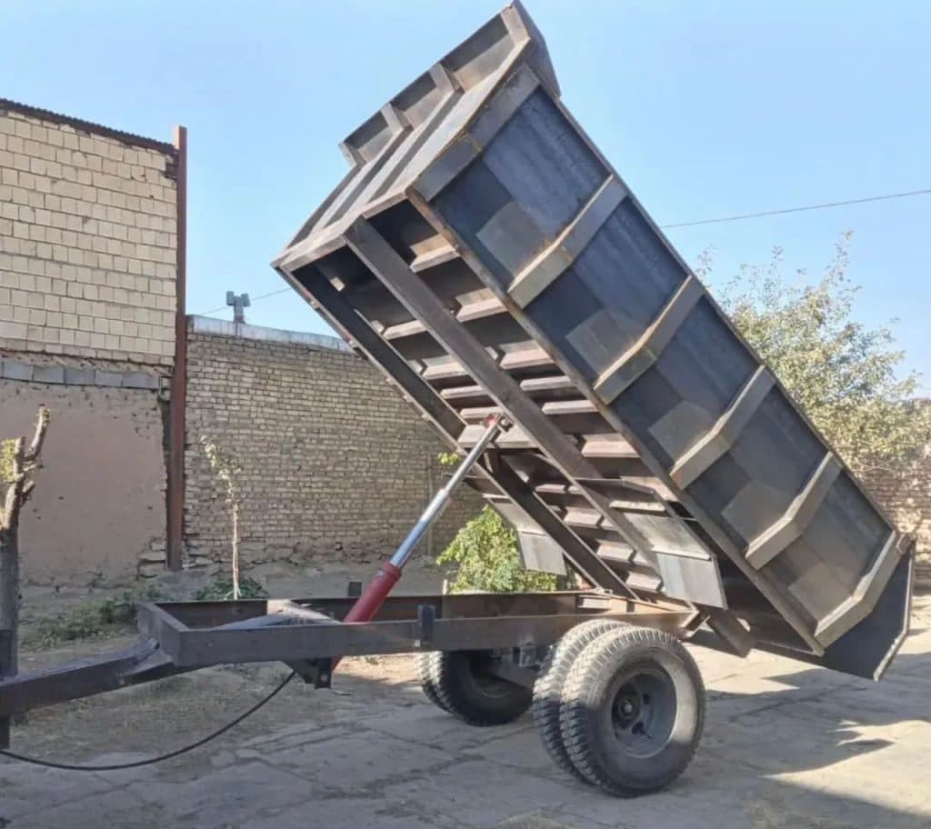 طراحی و تولید تریلی تک محور و دو محور کمپرسی میرزایی در همدان