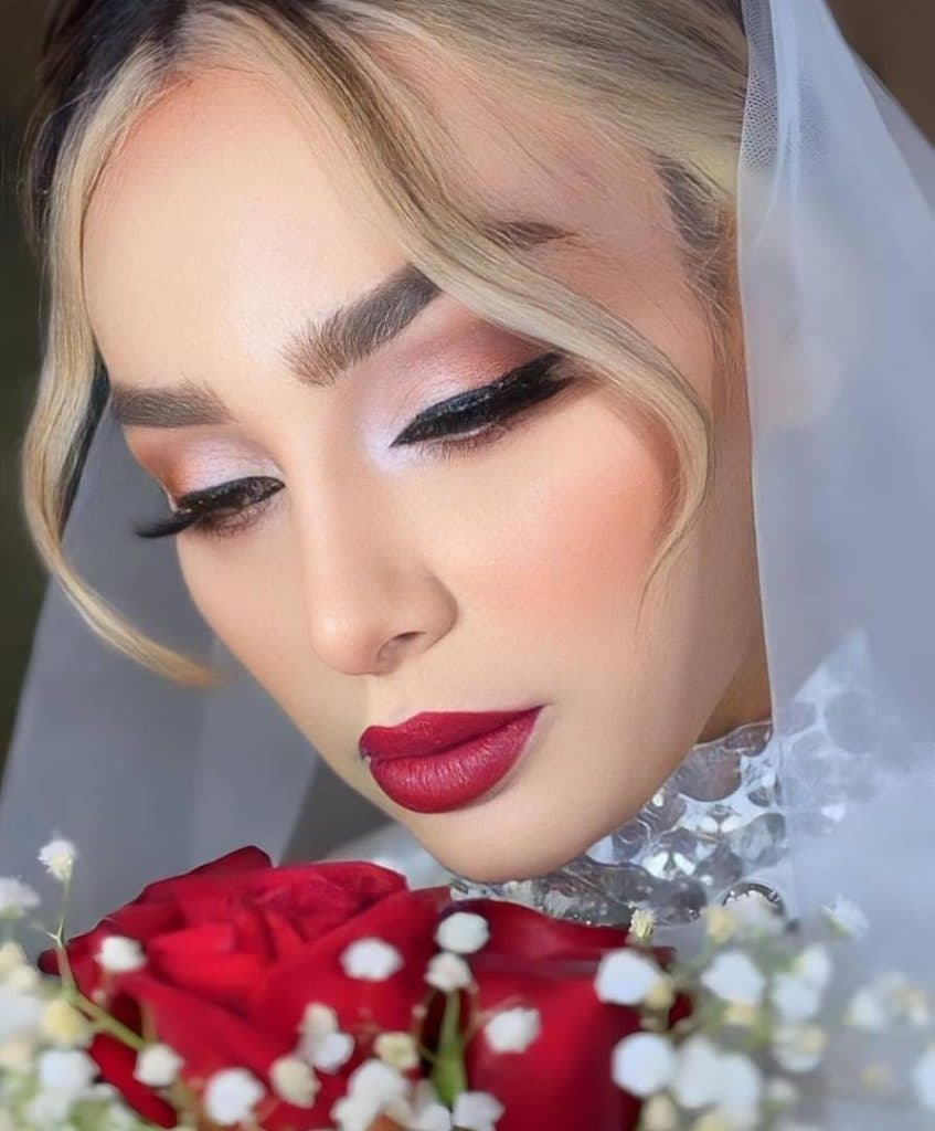 آموزش و خدمات تخصصی میکاپ نیلی دریکوندی در خرم آباد