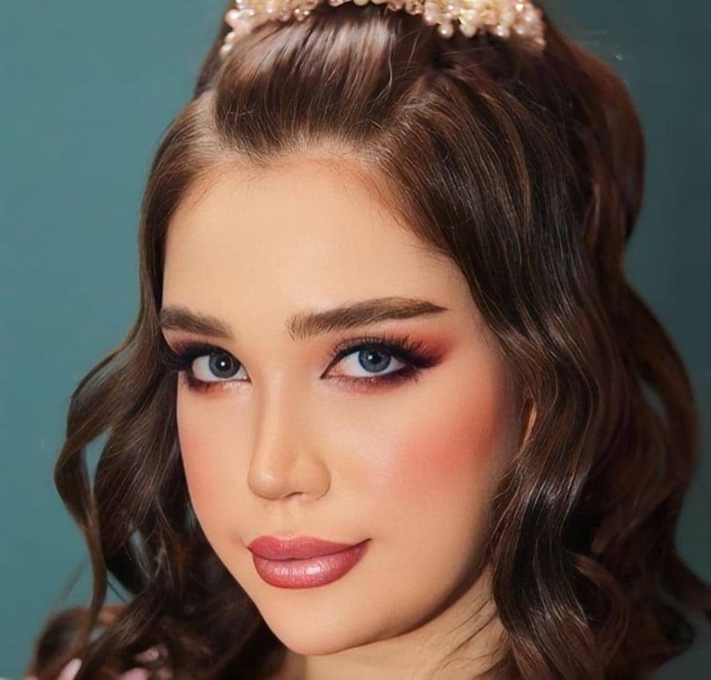 آموزش و خدمات تخصصی میکاپ نیلی دریکوندی در خرم آباد