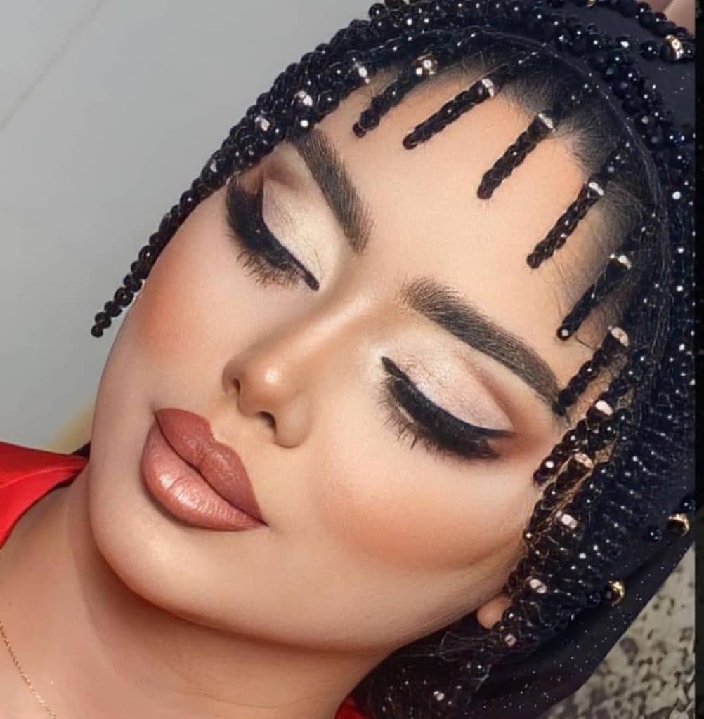 آموزش و خدمات تخصصی میکاپ نیلی دریکوندی در خرم آباد