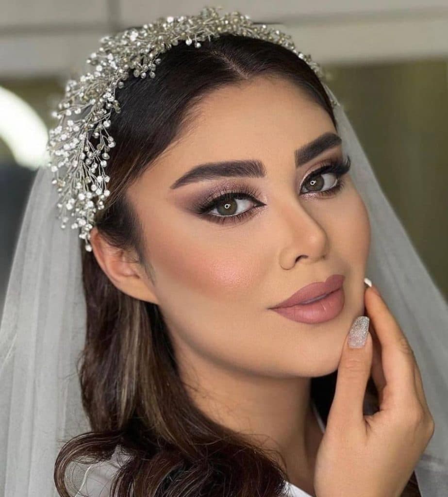 آموزش و خدمات تخصصی میکاپ نیلی دریکوندی در خرم آباد