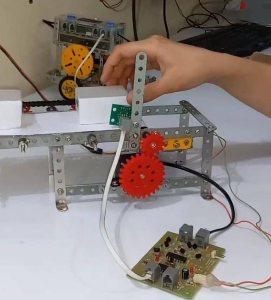 آموزشگاه رباتیک شهید موسی بهمئی در بهبهان