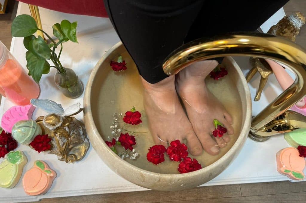 آموزشگاه و سالن زیبایی بی نهایت در هروی تهران