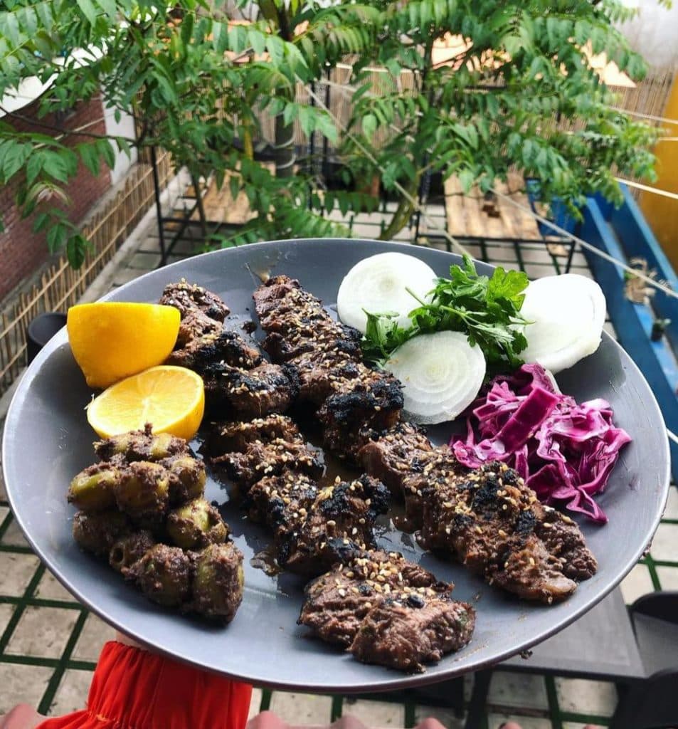 کافه رستوران آرش در دشت ارژن شیراز