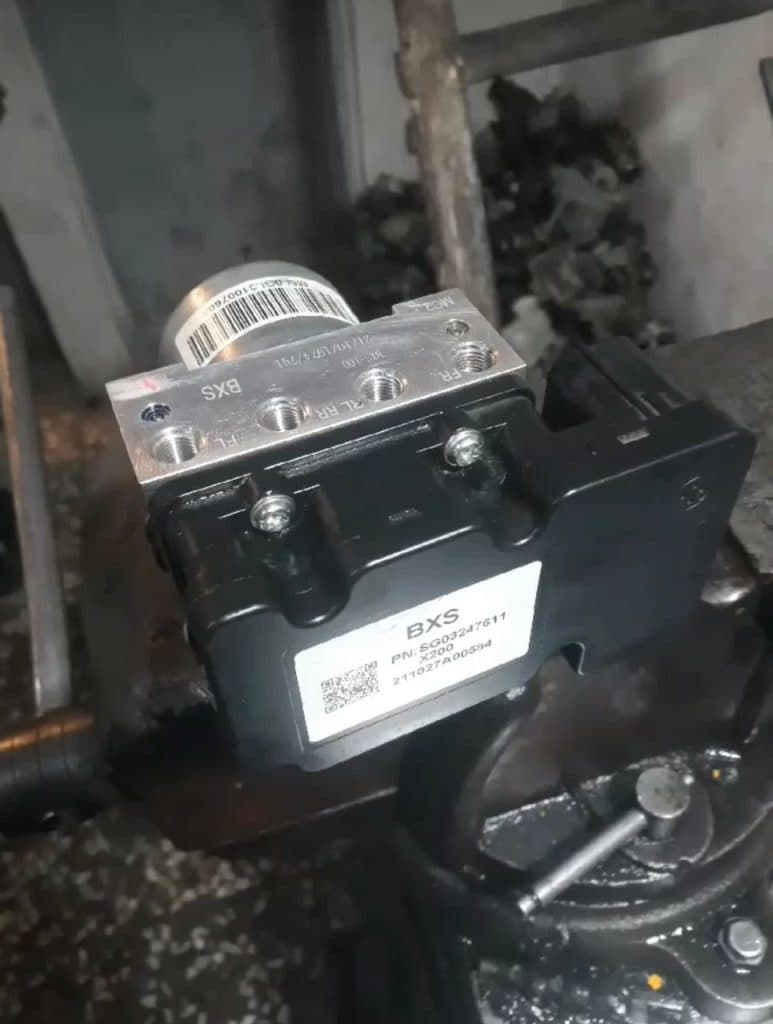 تعمیرات ترمز ای بی اس ABS و یونیت مظفری در شهرکرد