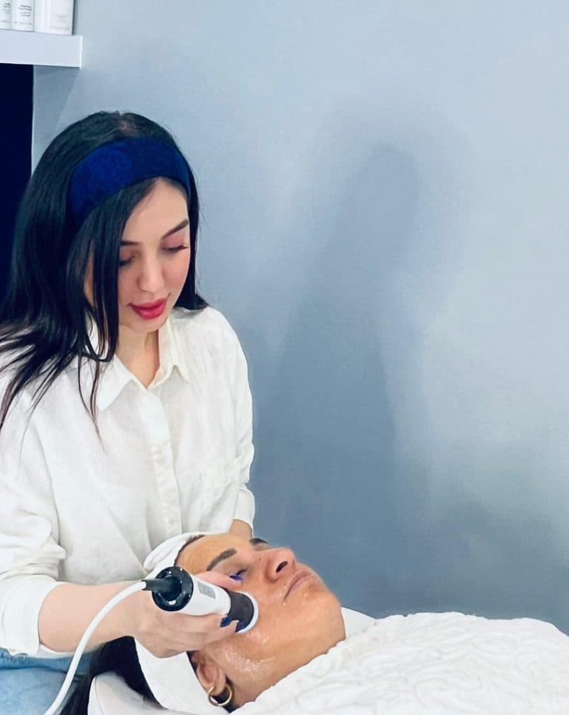 سالن زیبایی دنیا بهزادی در اهواز