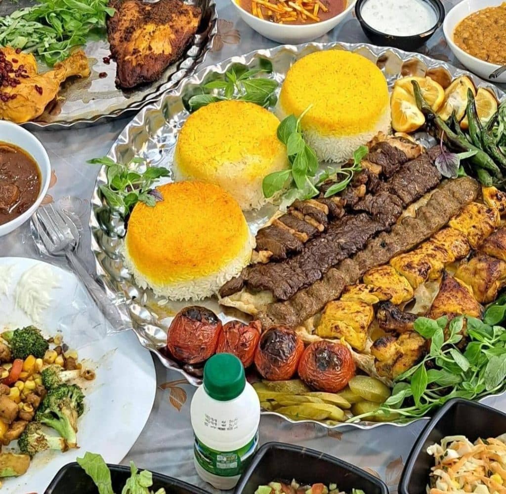 رستوران قاشق طلا در خرم آباد