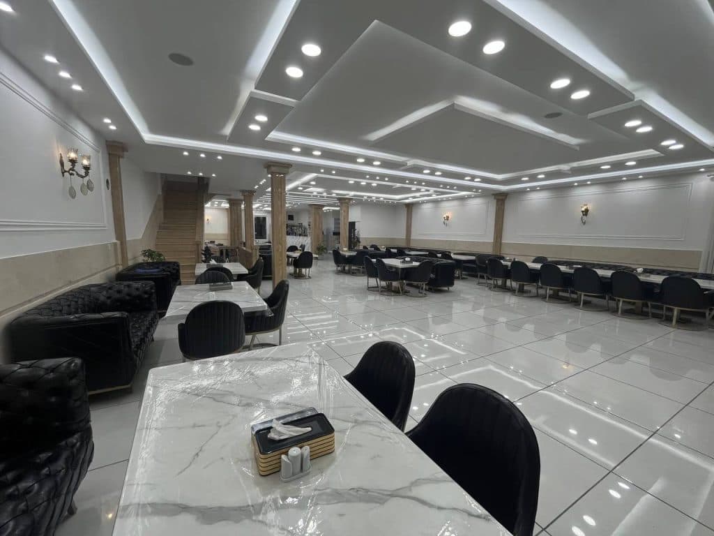 کافه رستوران اژدری در چمستان