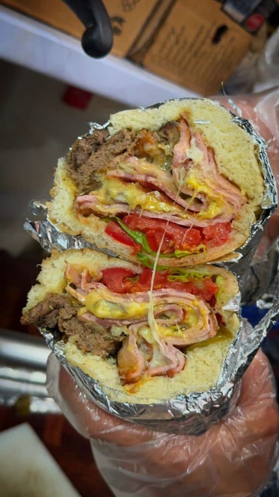 پیتزا ساندویچی شبانه روزی بمب ویچ در دزفول