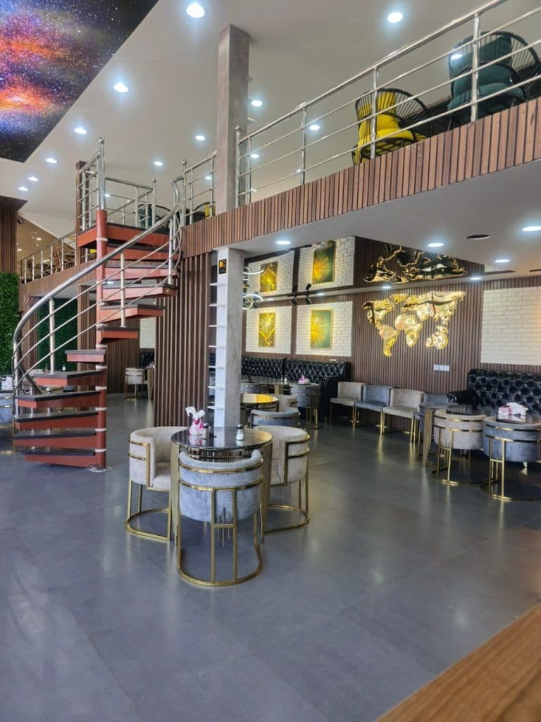 مجتمع خدمات رفاهی عزیزی در اتوبان قزوین