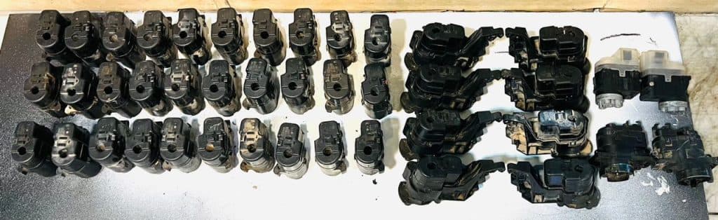 فروش و تعمیر آینه بغل خودرو حسینی در غرب تهران