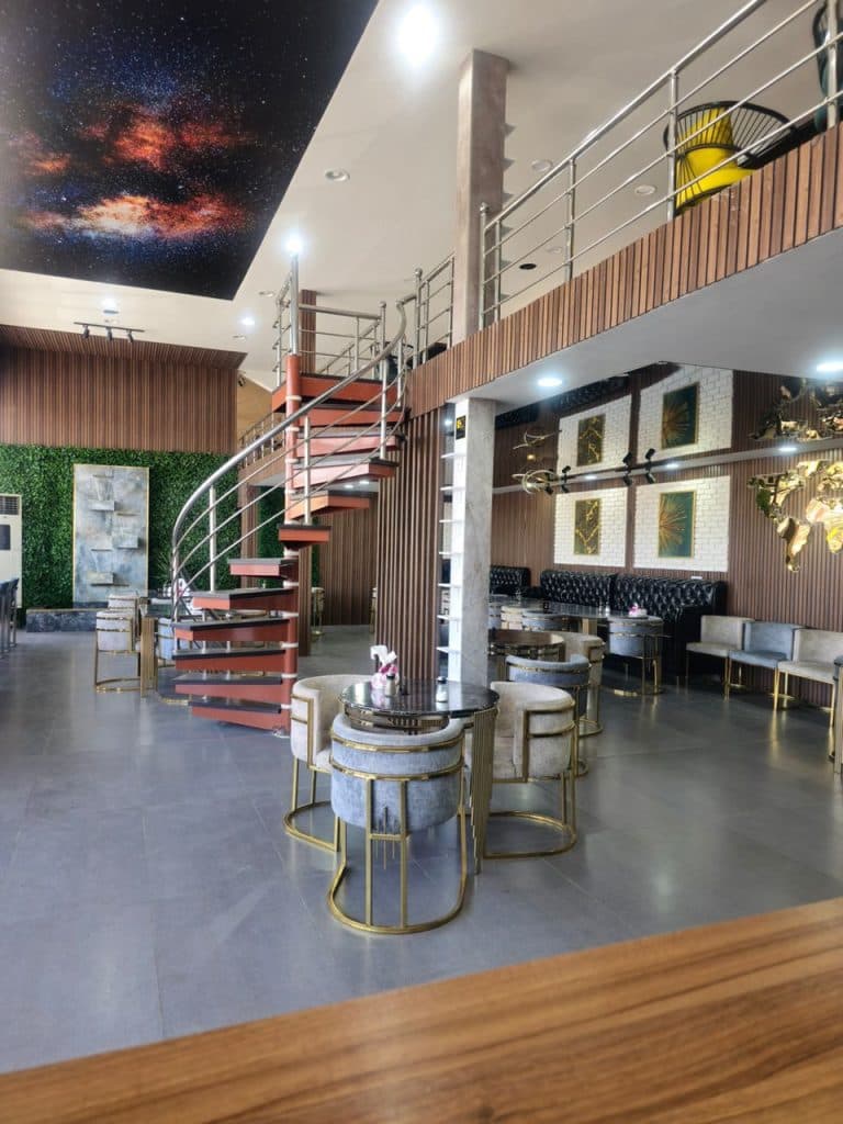 مجتمع خدمات رفاهی عزیزی در اتوبان قزوین