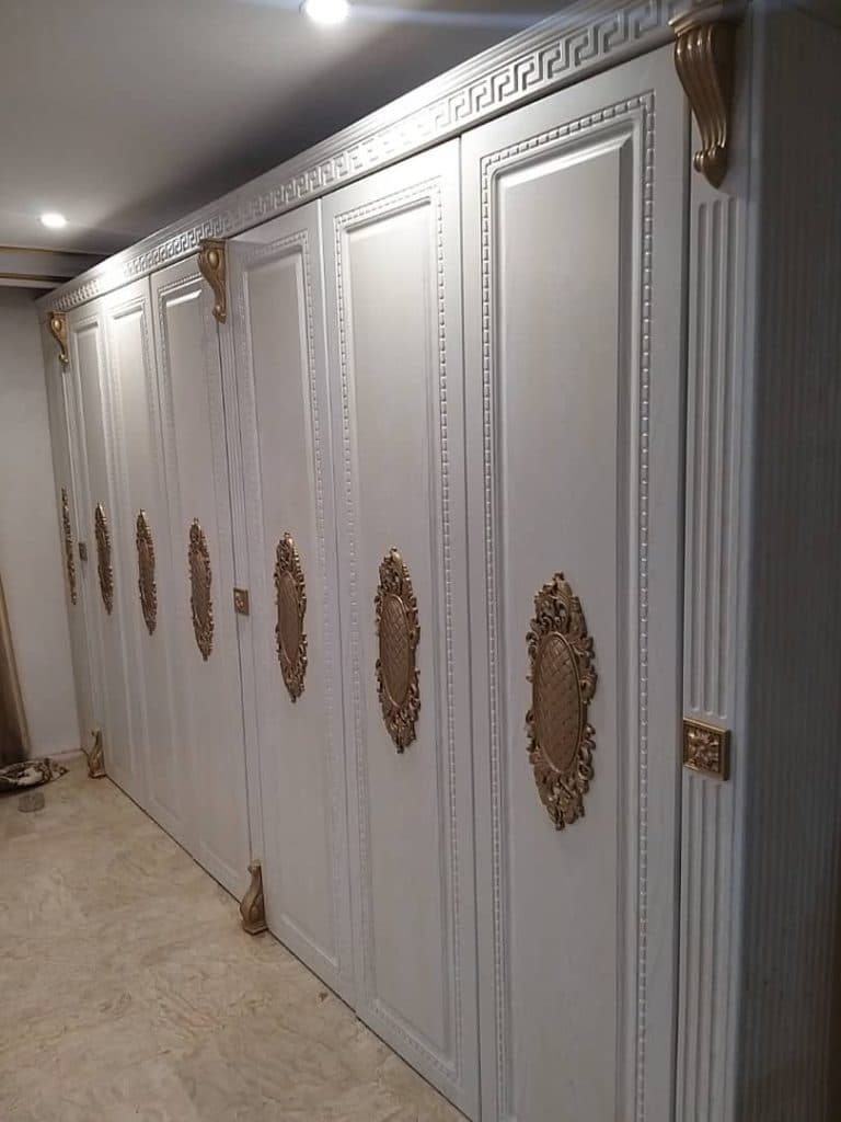 ساخت و اجرای کمد دیواری باکسی و ریلی دکوراسیون کاج در تهران