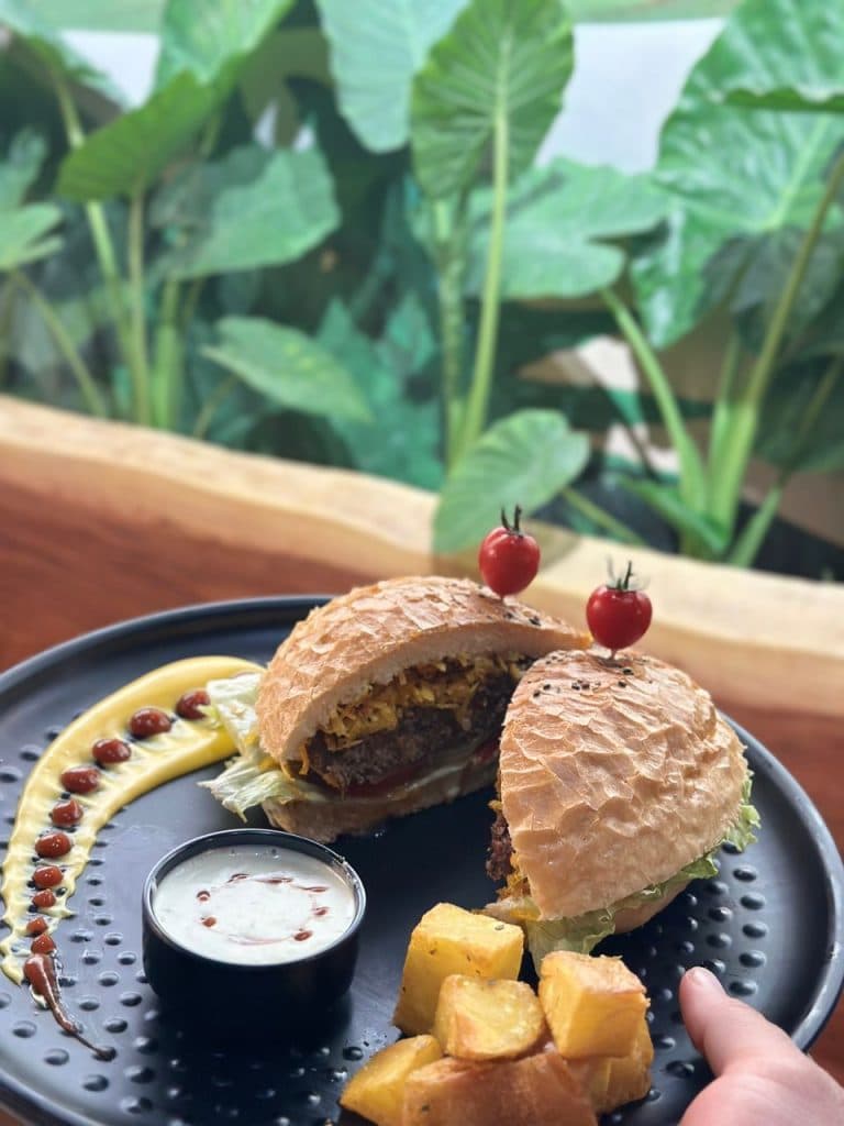 کافه رستوران ایتالیایی آشپزباشی در محمودآباد