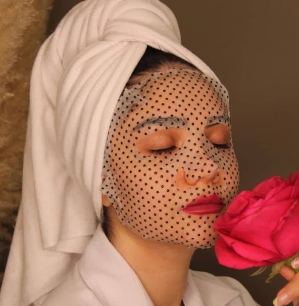 خدمات تخصصی پاکسازی پوست و فیشیال صورت پریوش عربی در سمنان