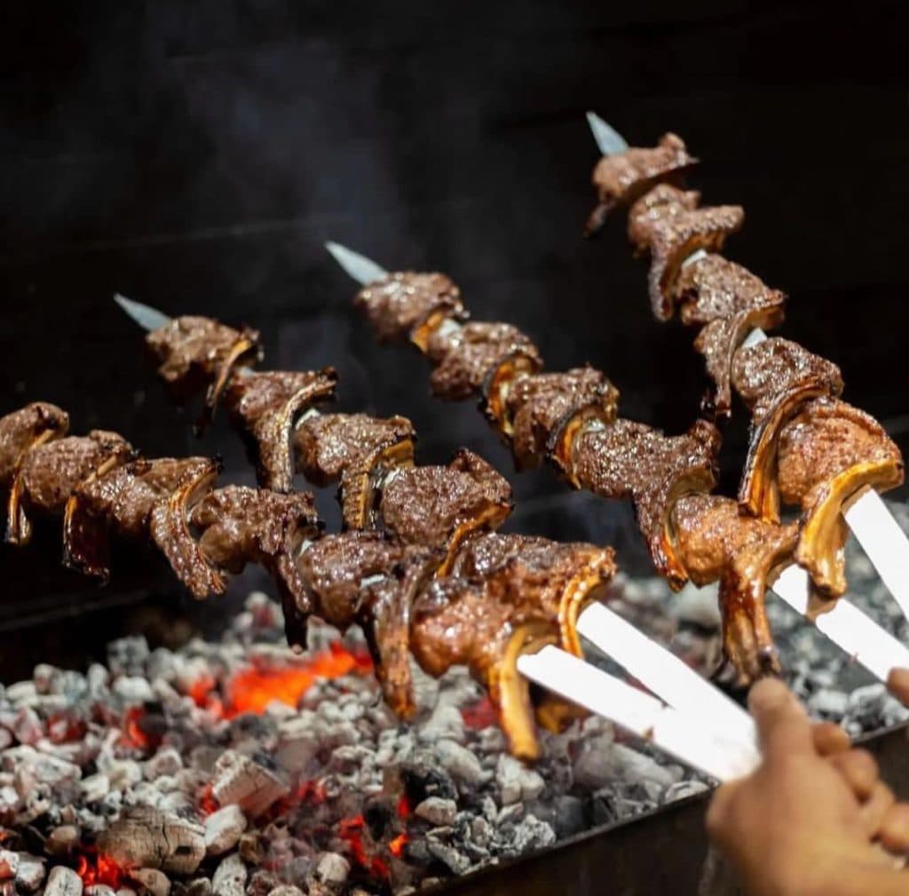 آشپزخانه بیرون بر بابا حاتم در دوکوهک شیراز