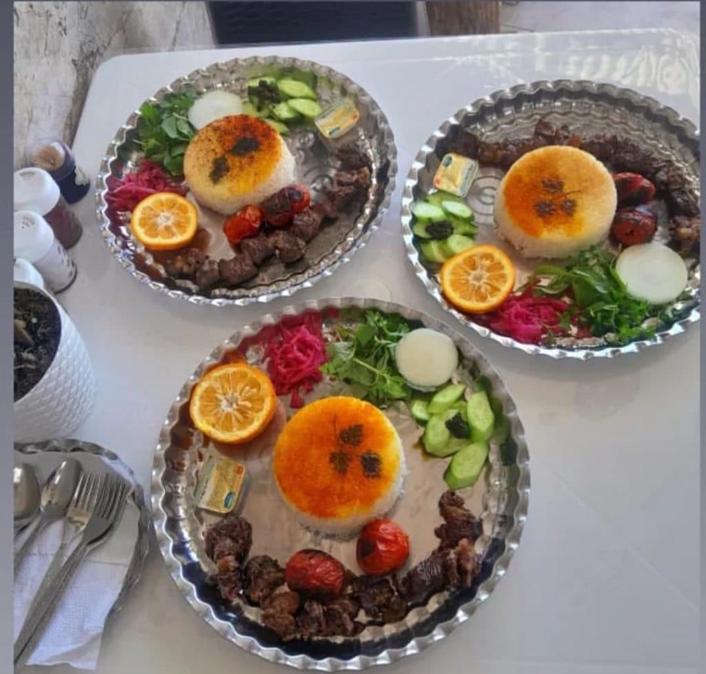 کبابی نیاکان در لنگرود