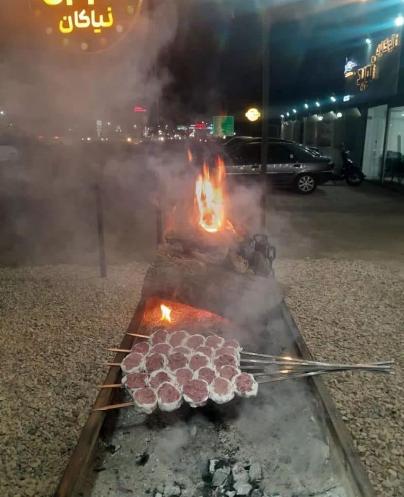 کبابی نیاکان در لنگرود