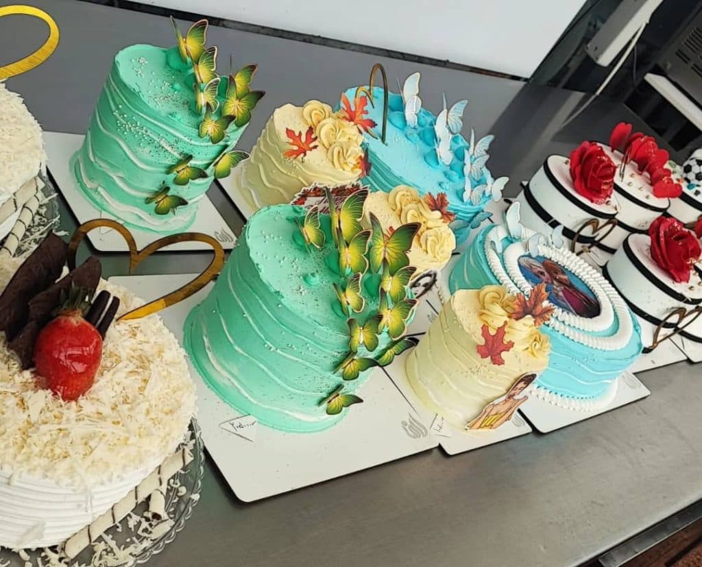 شیرینی سرای لادن در سنندج