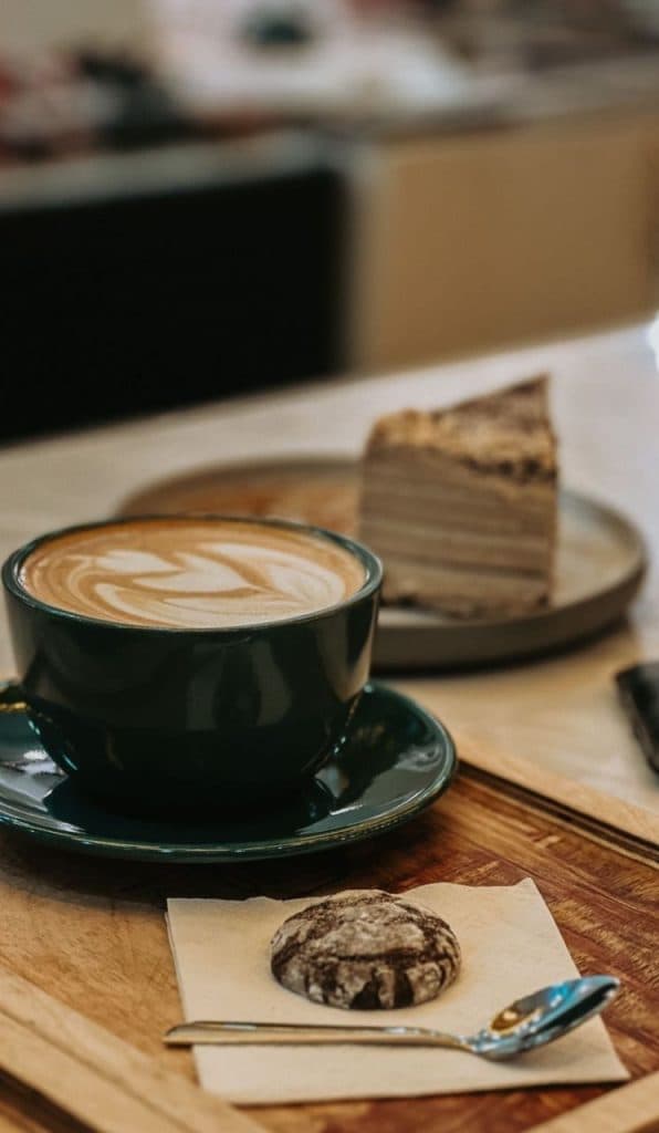 کافه رستوران دخ در محمودآباد مازندران