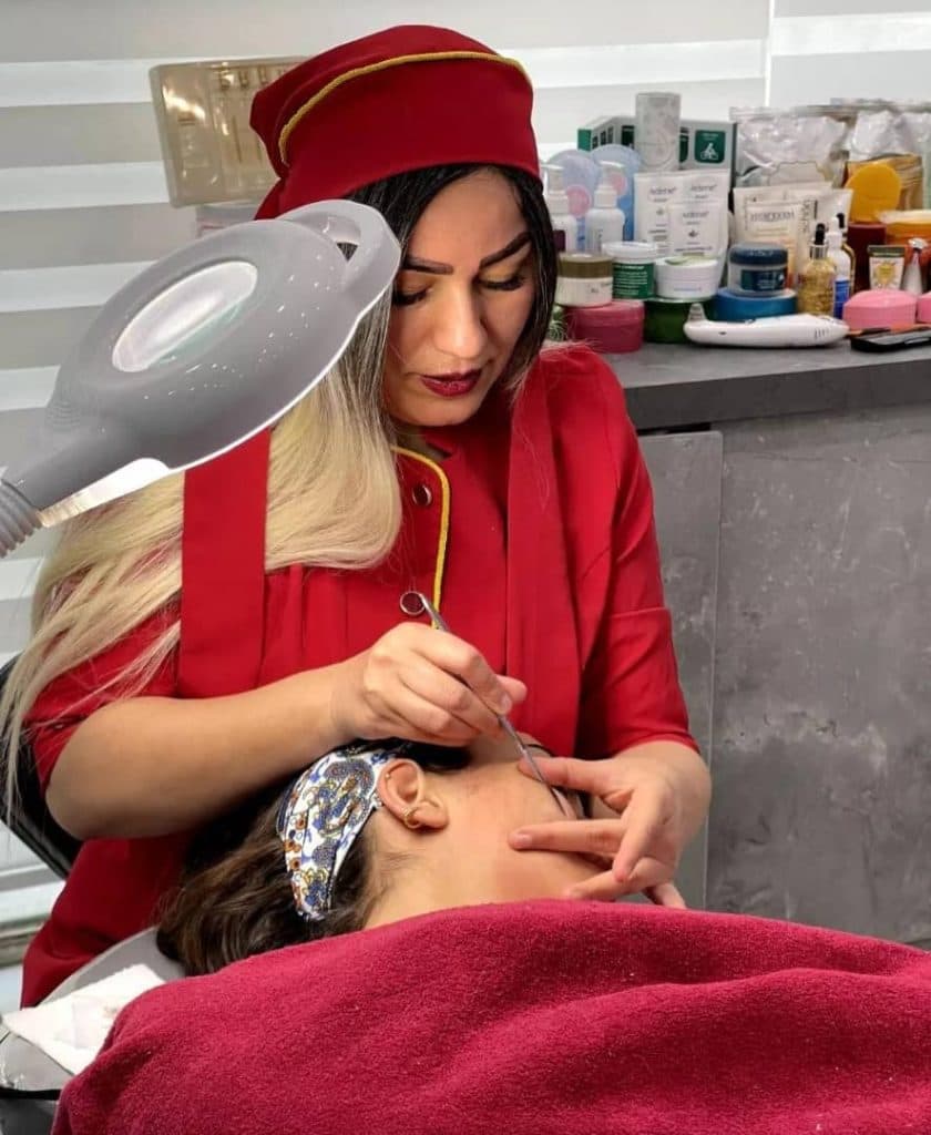 کلینیک جوانسازی پوست الماس غرب در خرم آباد