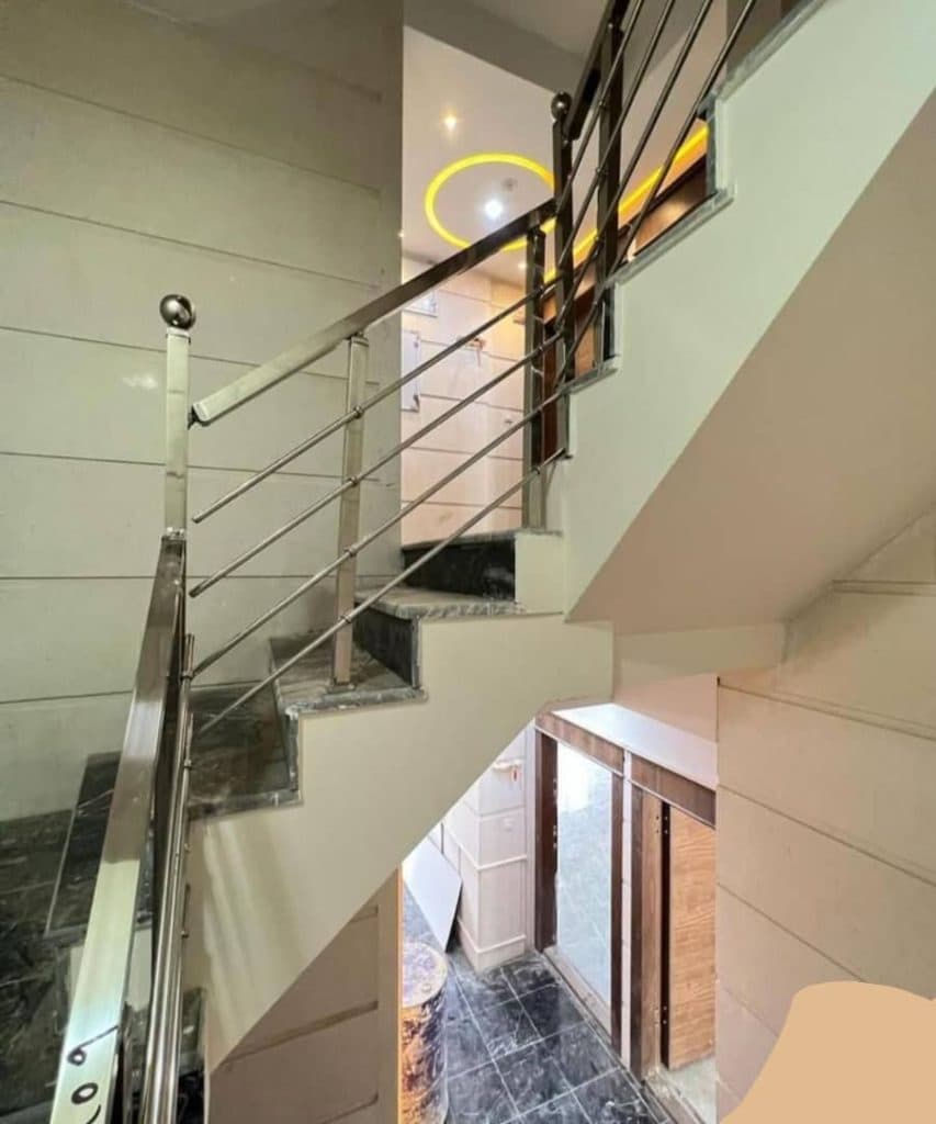 طراحی و اجرای نرده استیل و چوبی هنرکده مارپله در شیراز