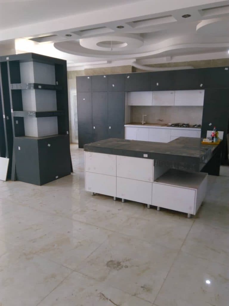 ساخت و اجرای کمد دیواری باکسی و ریلی دکوراسیون کاج در تهران