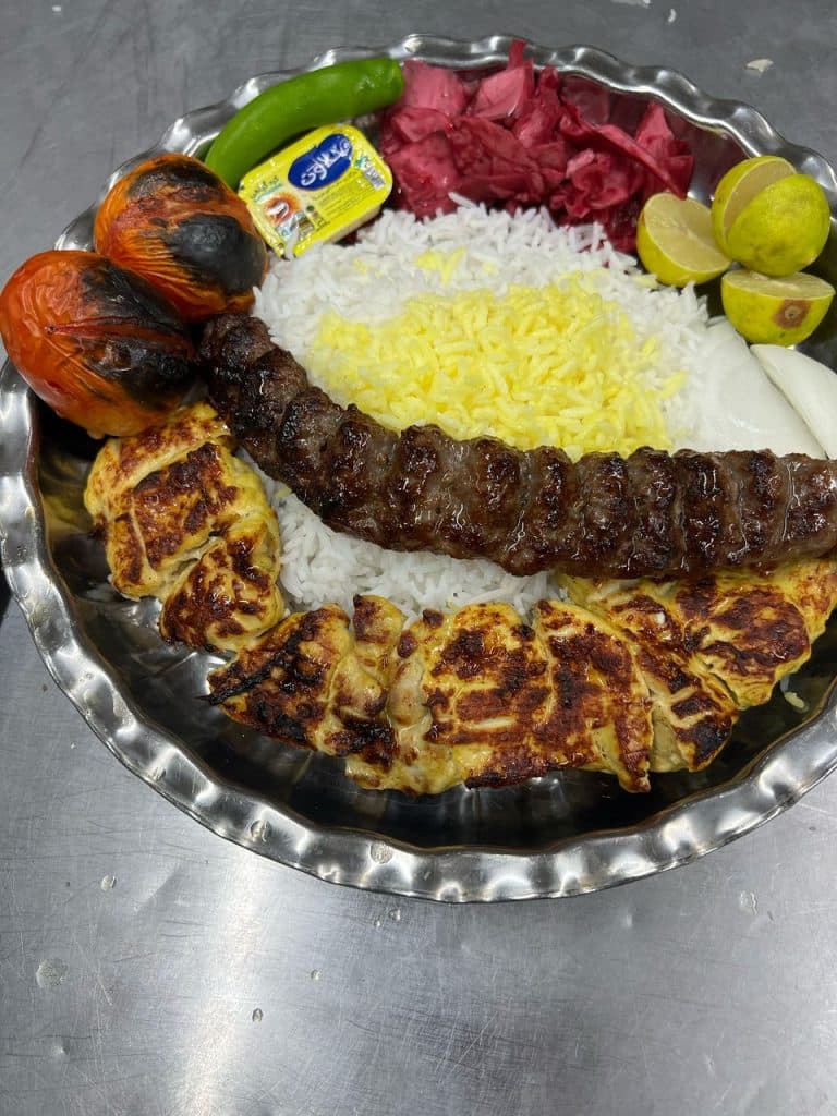 رستوران اکبر جوجه شعبه سیترا در نوشهر