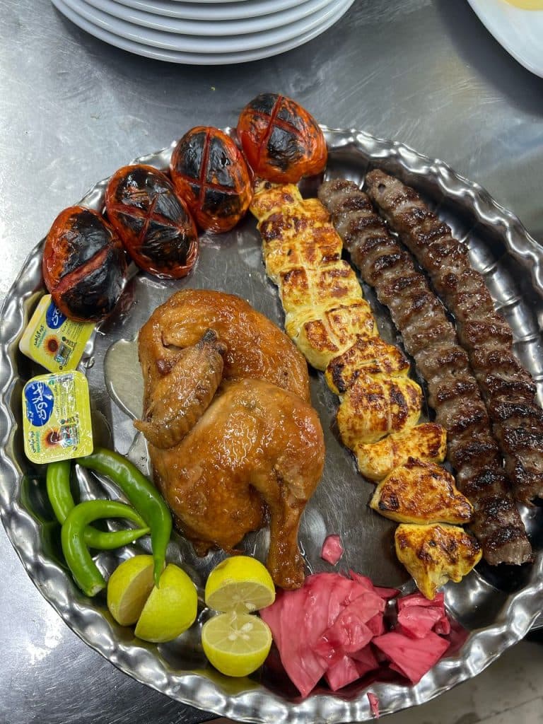 رستوران اکبر جوجه شعبه سیترا در نوشهر