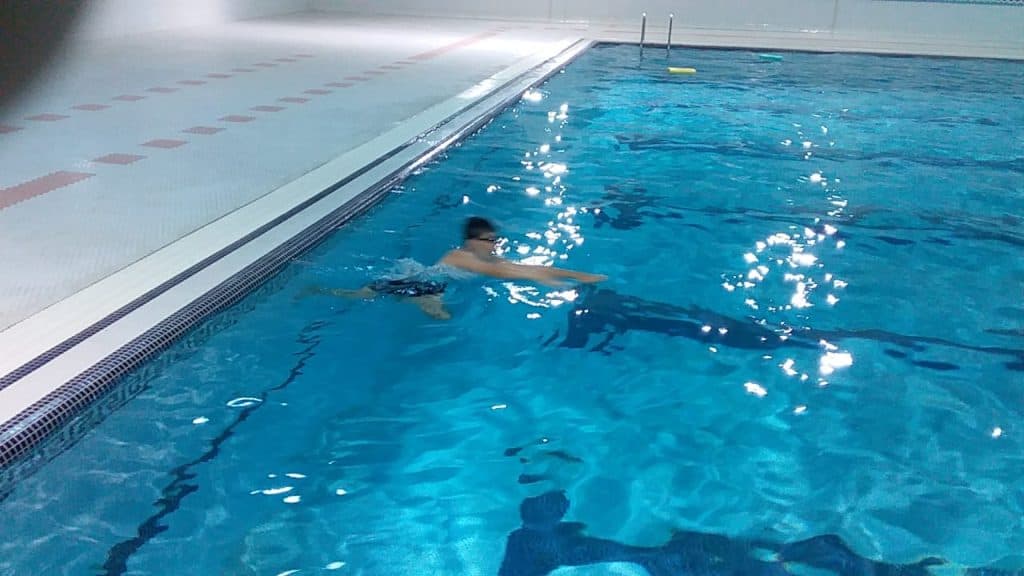 آموزش تخصصی شنا علی رضایی در ایلام